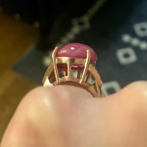 NEW ♥️ Gold Plated Cabochon Ruby Ring - Picture 5 of 7